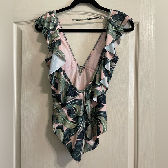 Gianni Bini Swimsuit - Picture 2 of 4